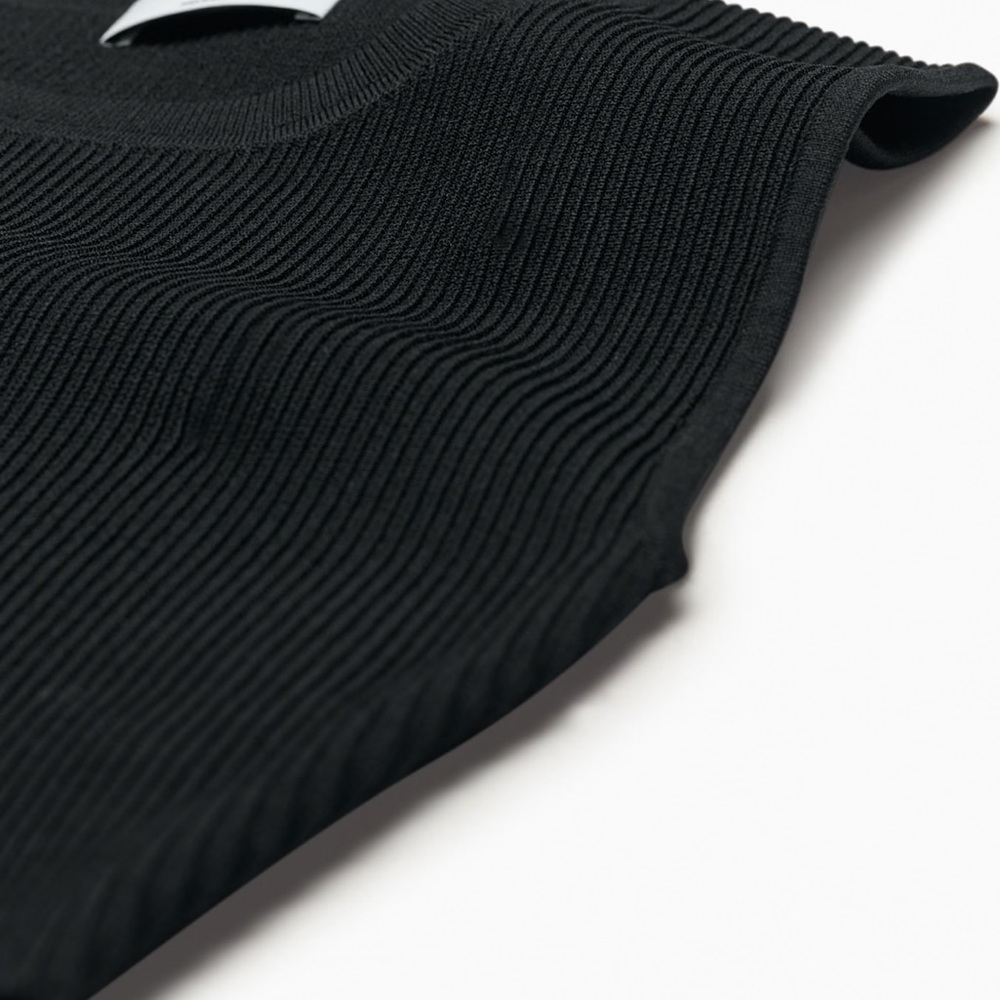 Babaton Sculpt Knit Muscle Cropped Tank by Aritzia - Picture 2 of 6